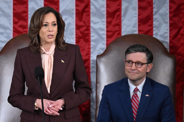 La vicepresidenta Kamala Harris declara oficialmente a Trump el 47 presidente de Estados Unidos. © ANSA/AFP