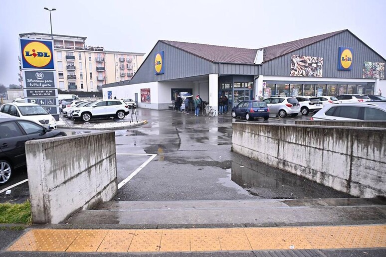 Il parcheggio del supermarket - RIPRODUZIONE RISERVATA