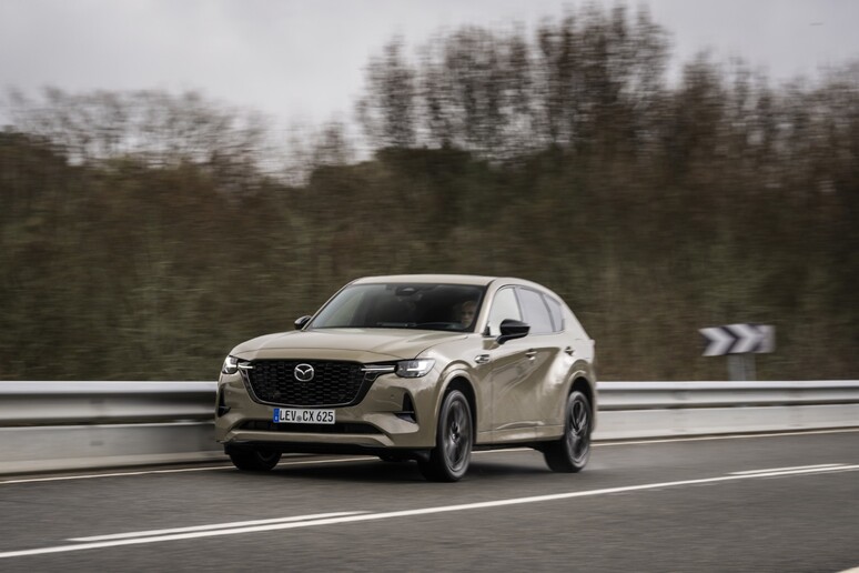 Mazda CX-60 MY2025, stile e tecnologie rinnovate - RIPRODUZIONE RISERVATA