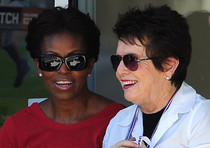 Billie Jean King, a destra accanto a Michelle Obama