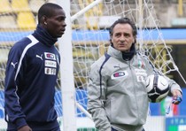 Italy forward Mario Balotelli and coach Cesare Prandelli